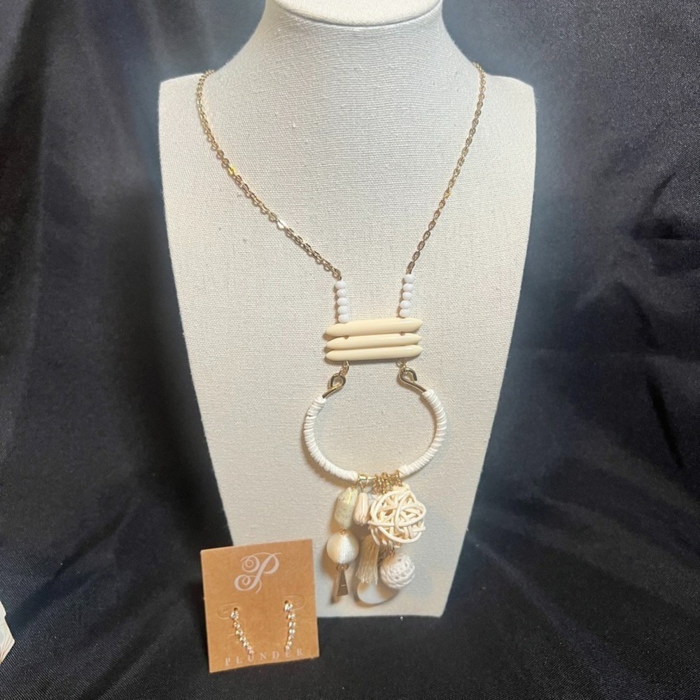Plunder Set Earrings Necklace White Neutral Charms Texture Boho Eclectic NIB‎